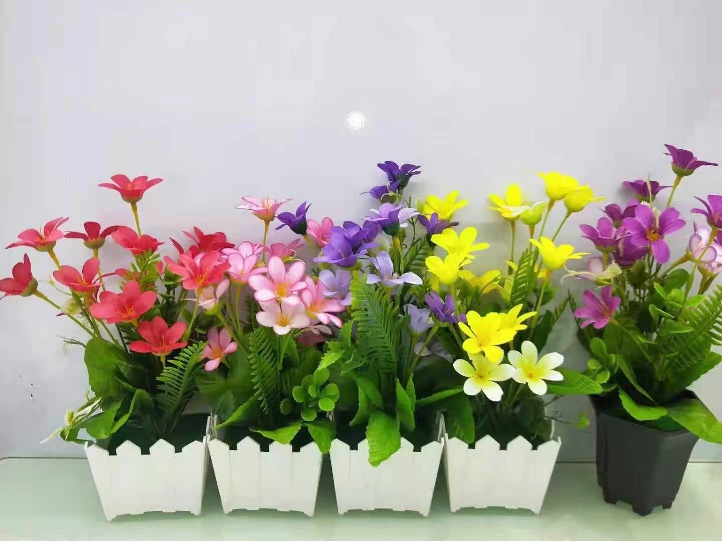 Artificial plastic plant daisies, artificial flower art fences, potted plants, indoor living room window sills, and green plant cover decorations detail image 2