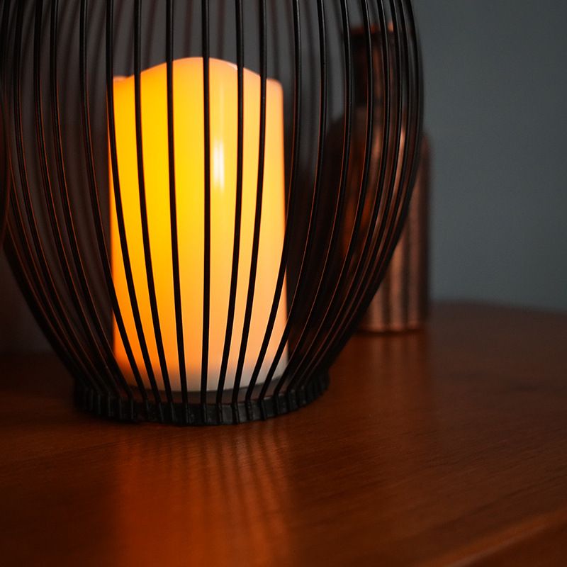 Nordic minimalist iron candlestick decoration, led simulation candle holder, coffee restaurant, creative indoor home craft Application Scenario