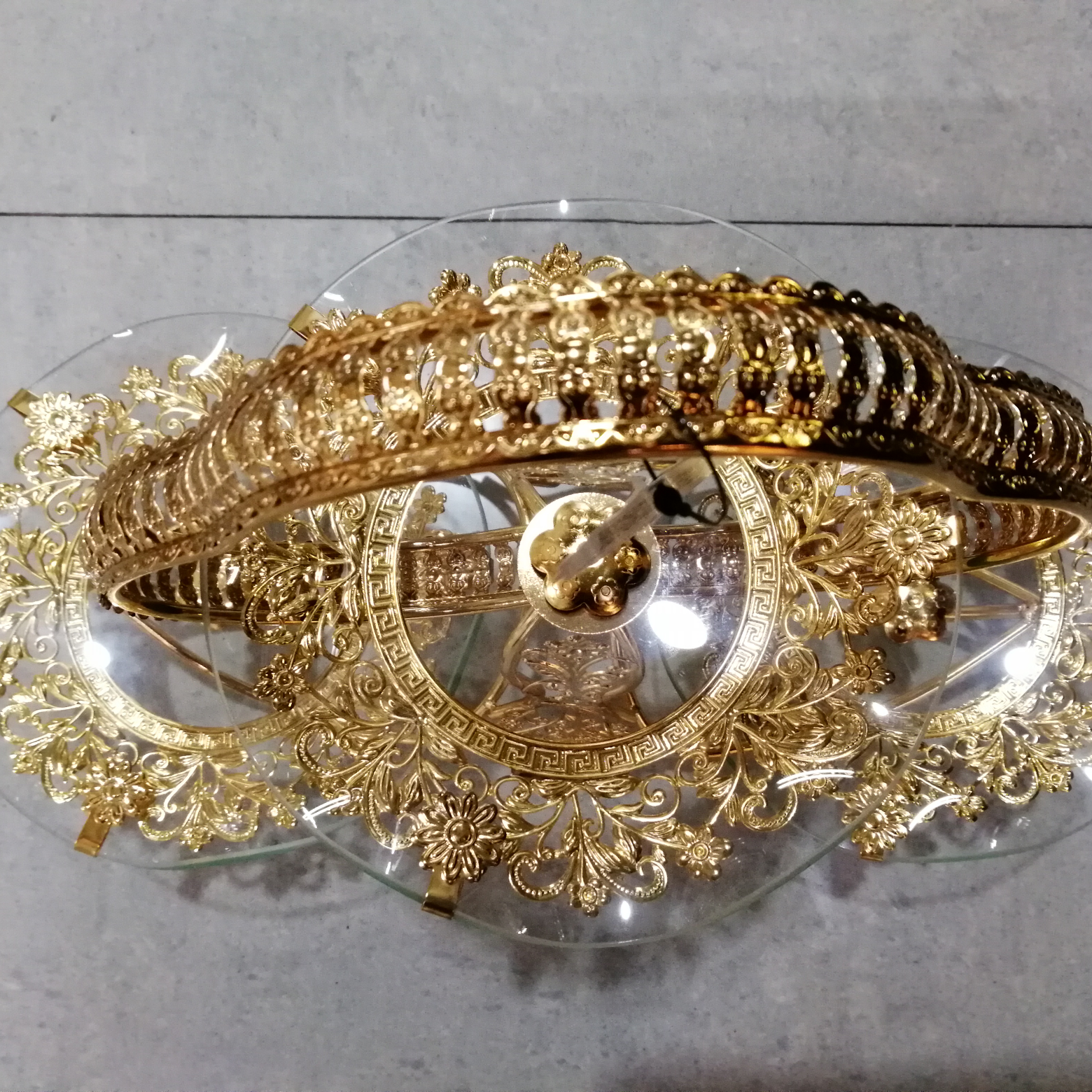 Gold lace glass rimmed fruit bowl thumbnail