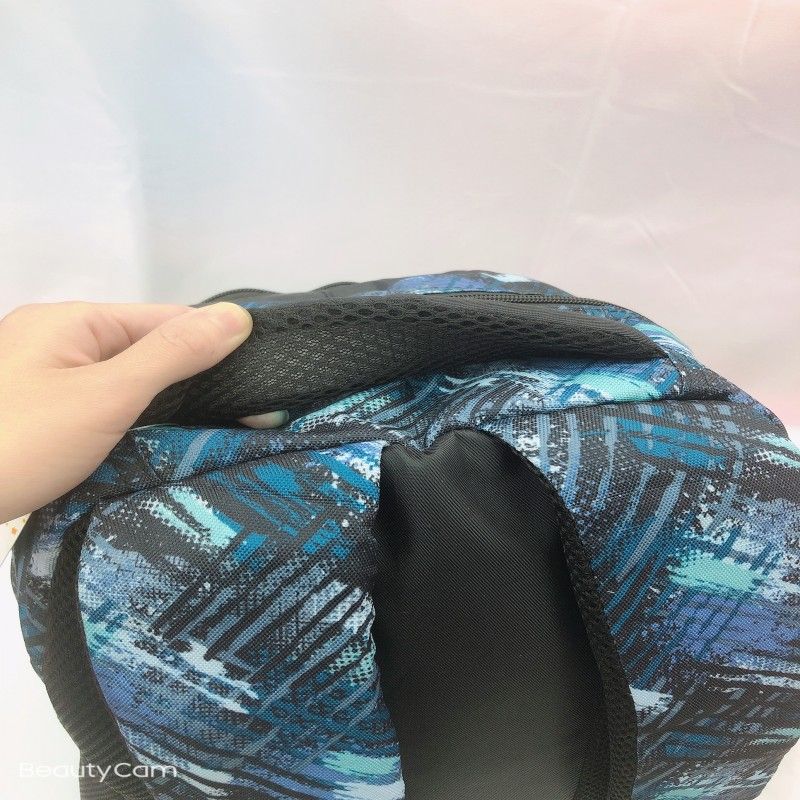 双肩背包实物图