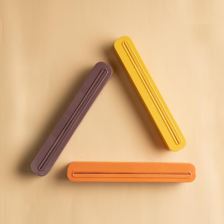 Plastic wrap storage plastic cutting box