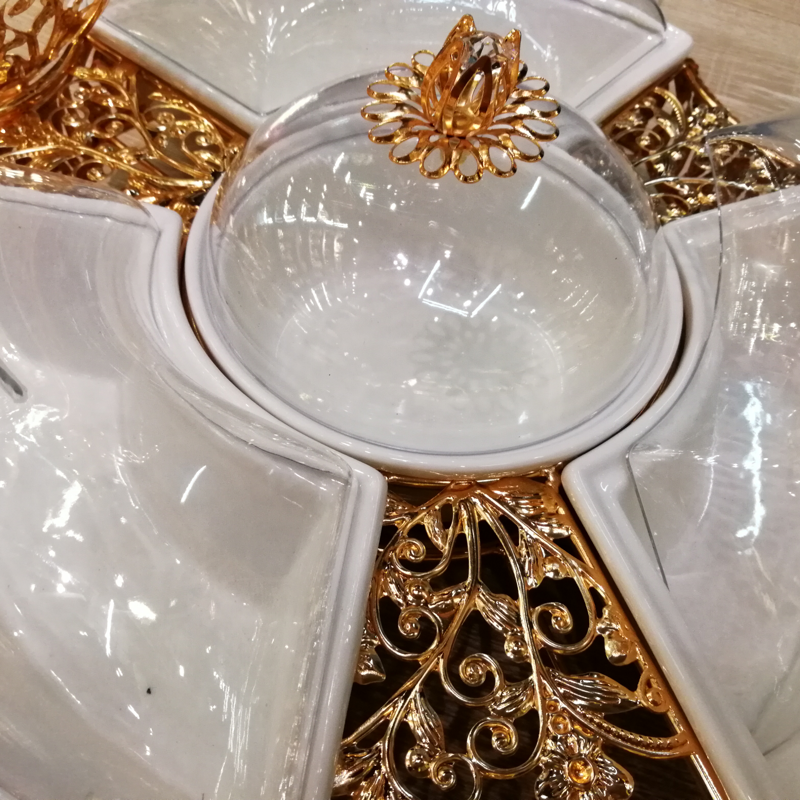 Gold carving 4 grid fruit tray thumbnail