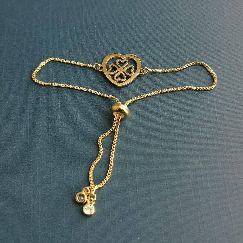 Cross-border new product diy jewelry accessories: titanium steel smooth four-leaf clover accessory bracelets and necklaces, four-leaf clover pendants Application Scenario