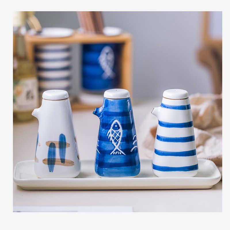 Ceramic seasoning jar, kitchenware, chili oil, salt, covered with spoon, condiment and seasoning jar