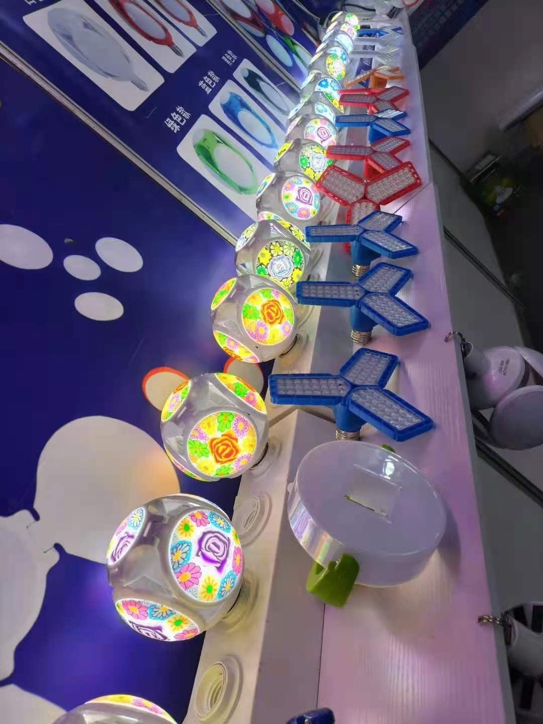 LED折叠28W节能灯 e27螺口叶子灯办公厂房室内高亮三叶灯灯详情图3