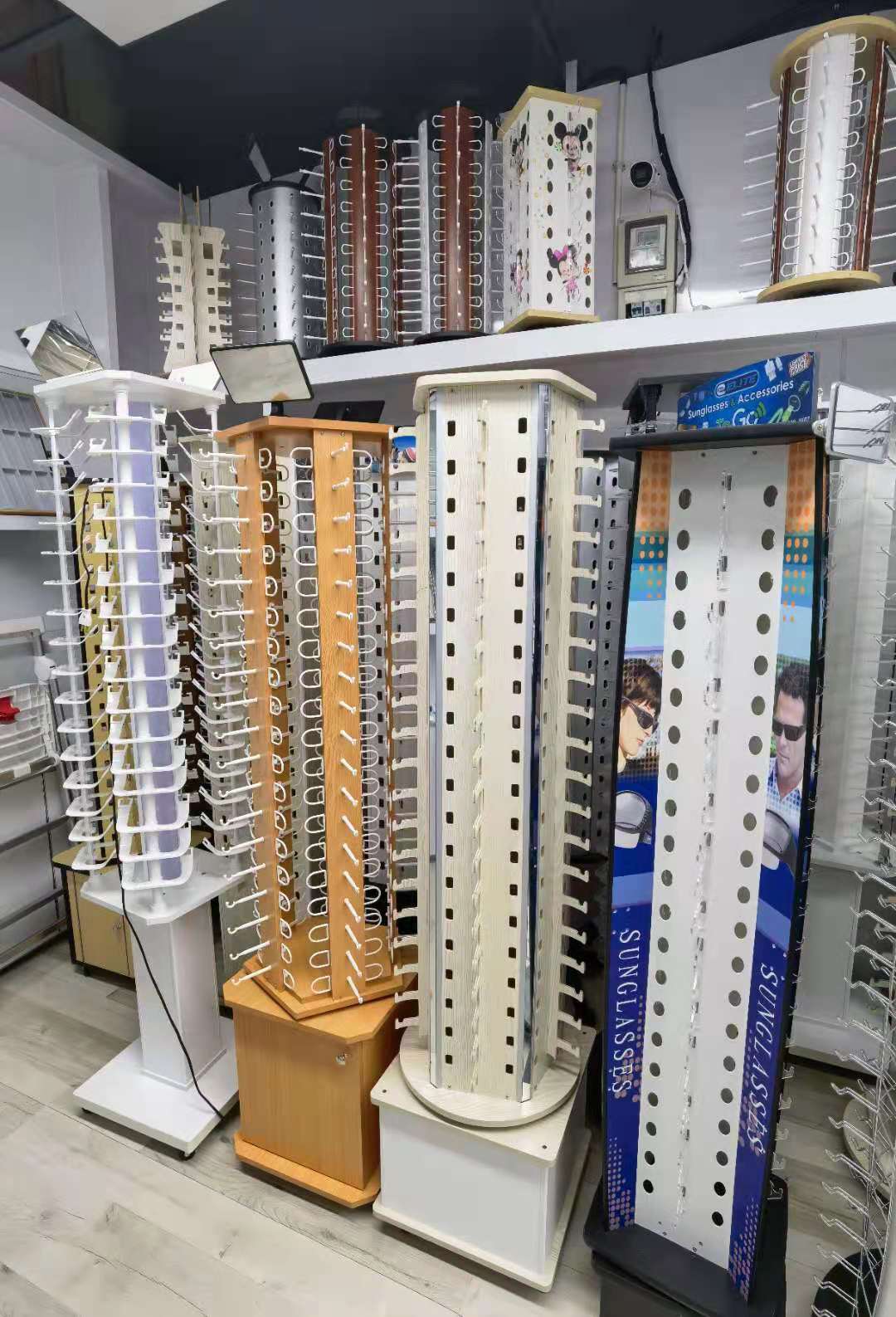 مصنع منتجات الزخرفة بالنظارات الفضية في مدينة ليهاي describe pic - 1