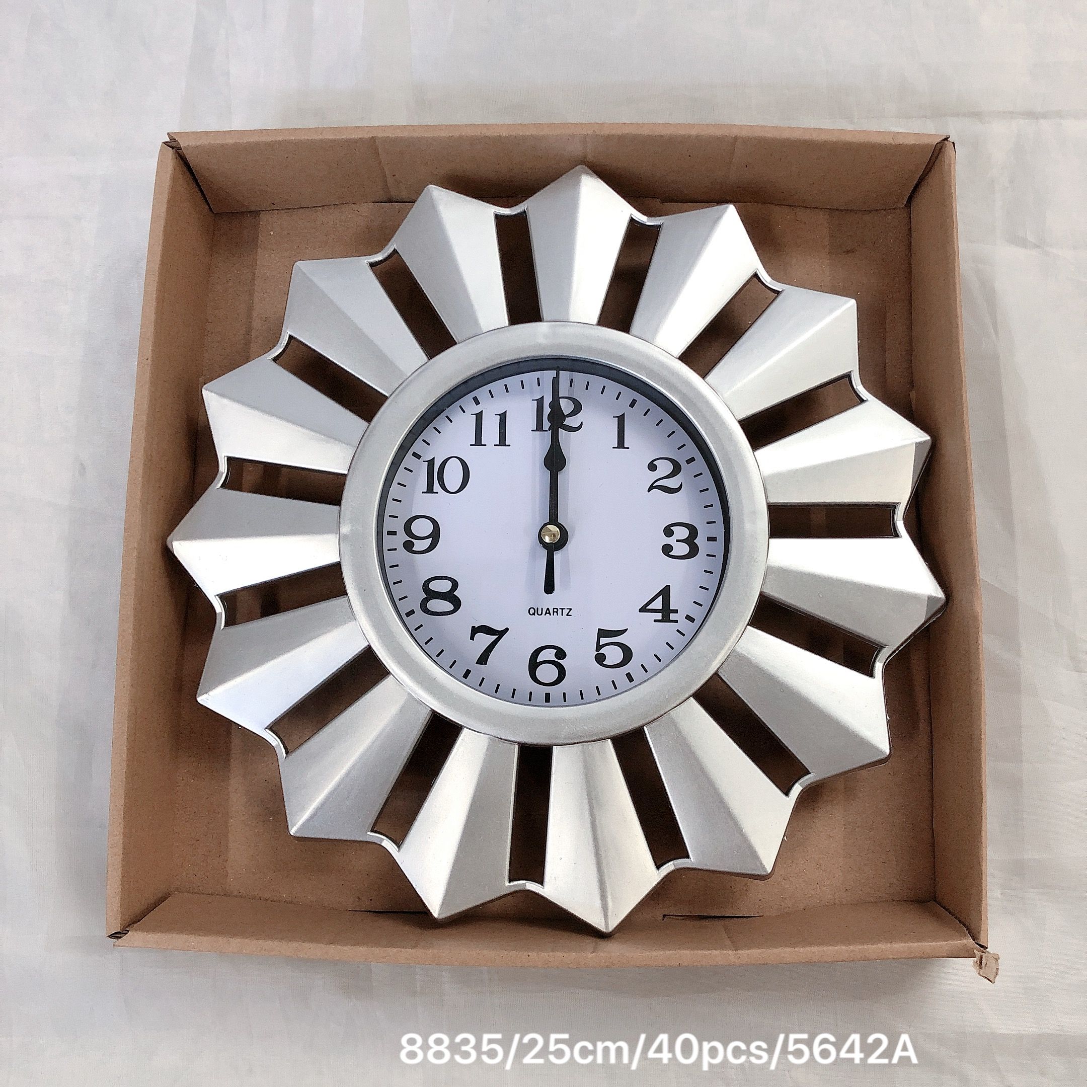 A 25cm wall clock with a retro hollowed-out quartz design for the living room Item Picture