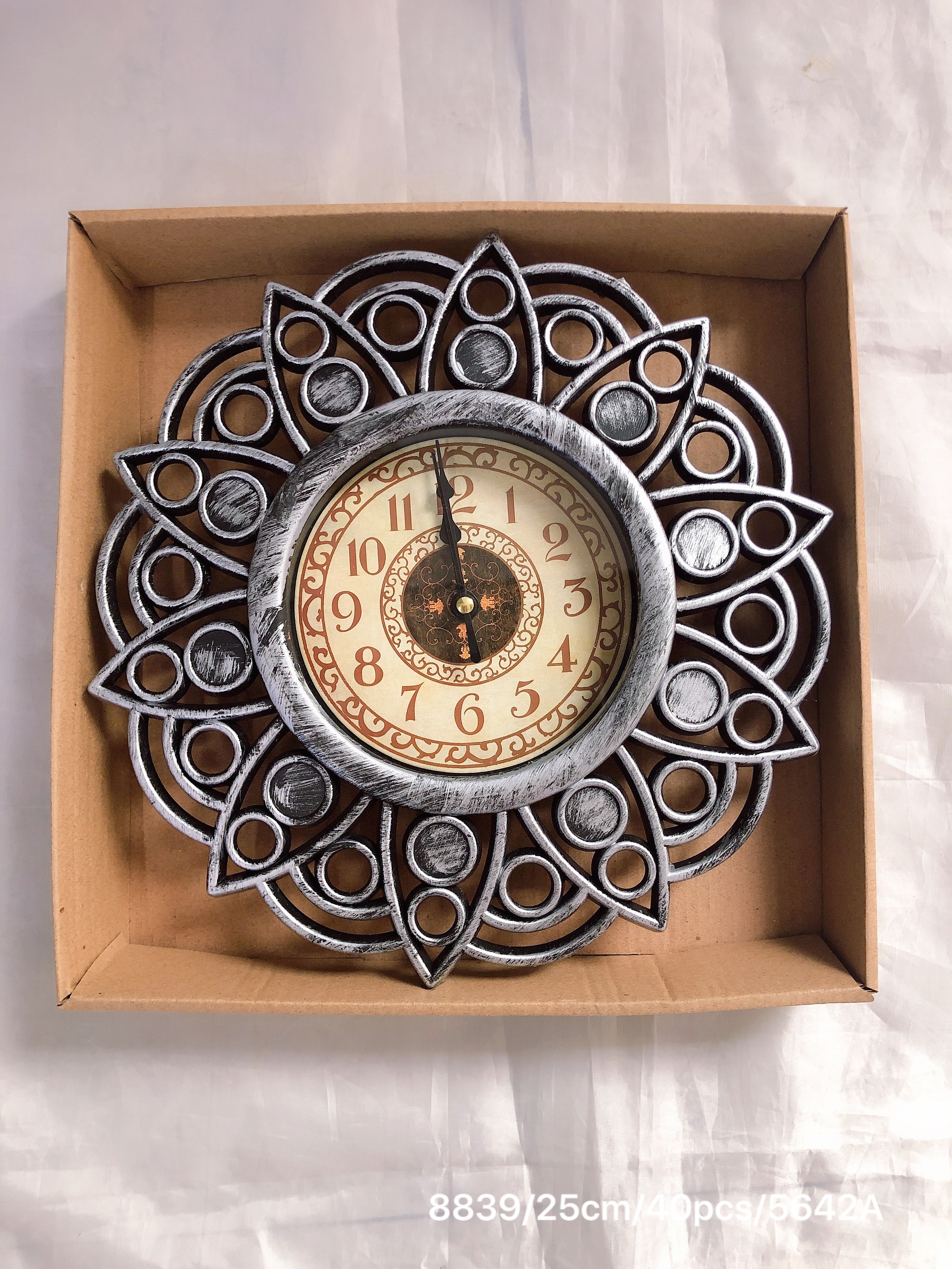 A 25cm wall clock with a retro hollowed-out quartz design for the living room detail image 5