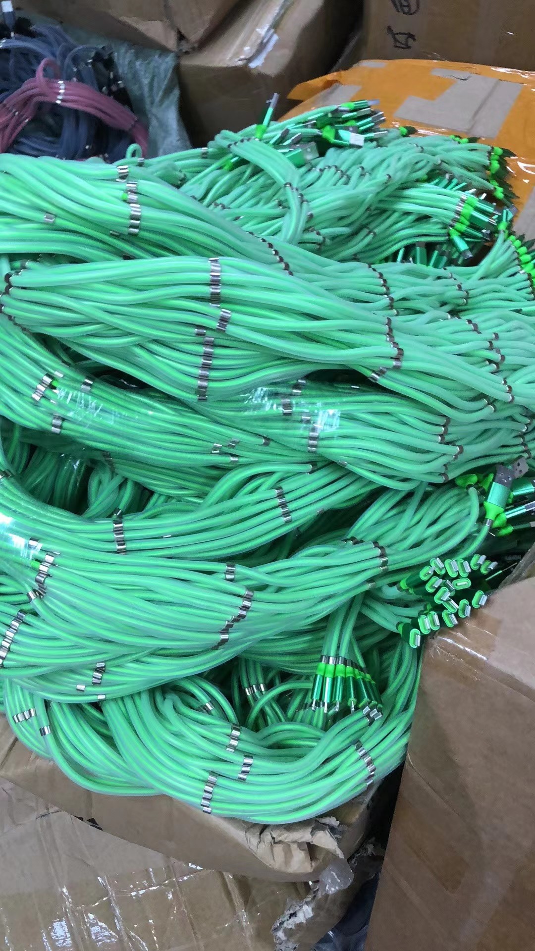 最新款马卡龙磁吸收纳线安卓V8线，快速充电数据线，爆款热卖详情图3