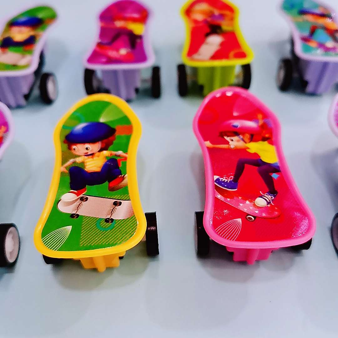 回力滑板车幼儿指尖比拼玩具扭蛋货源赠品配件男孩玩具厂家直销详情图2