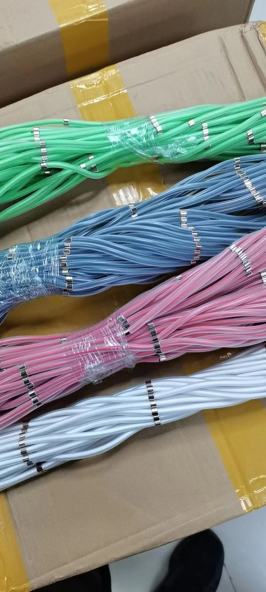 最新款马卡龙磁吸收纳线安卓V8线，快速充电数据线，爆款热卖详情图4