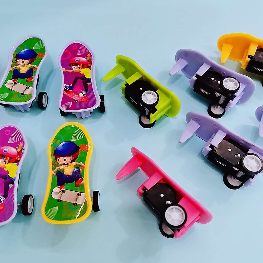 回力滑板车幼儿指尖比拼玩具扭蛋货源赠品配件男孩玩具厂家直销详情图7
