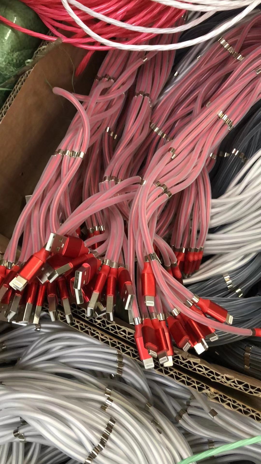 最新款马卡龙磁吸收纳线安卓V8线，快速充电数据线，爆款热卖详情图2