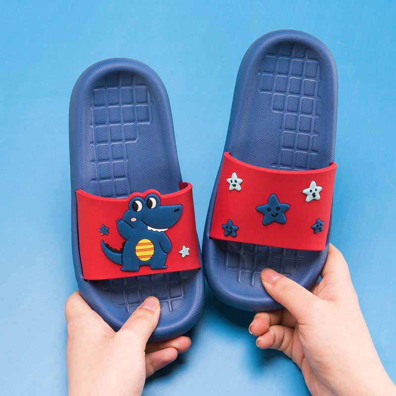 Summer anti-slip soft-soled children's slippers for girls to take a bath indoors and for boys to wear dinosaur slippers outside Application Scenario
