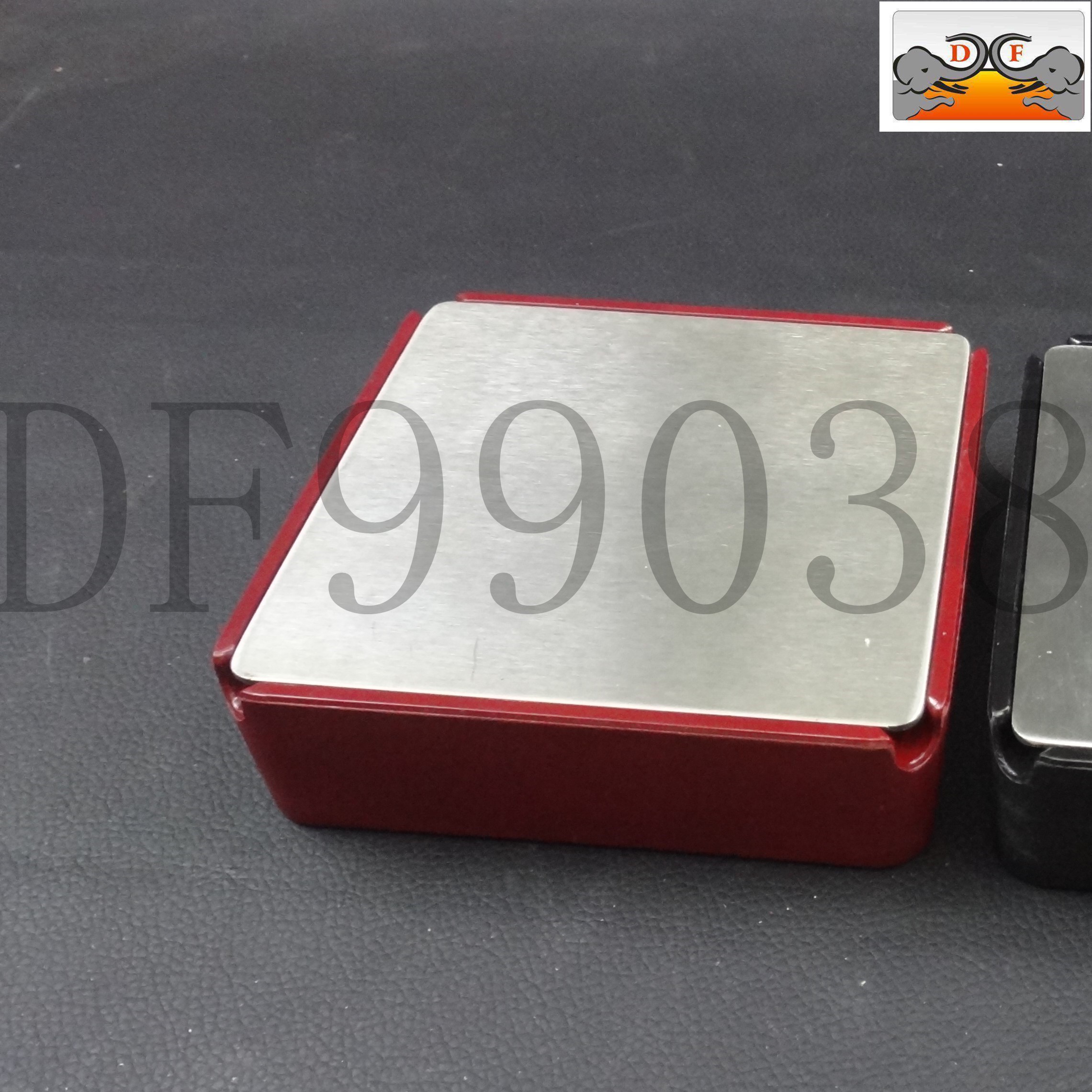 DF99038 创意树脂烟灰缸 DF Trading House详情1