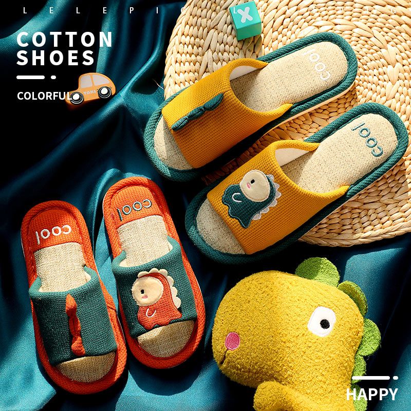 2021 New children's slippers, spring and autumn indoor household boys' and girls' slippers, cartoon anti-slip soft-soled open-toe parent-child slippers details Picture
