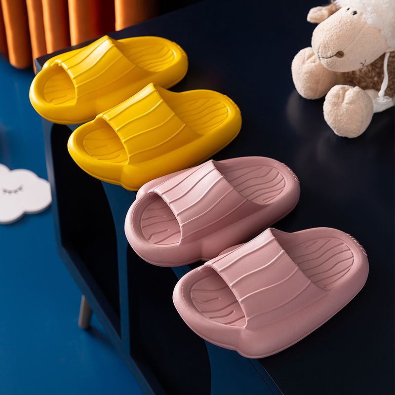 Children's slippers for summer babies, boys and girls, indoor home bathroom bathing, anti-slip soft soles, spring and autumn children's cool slippers details Picture