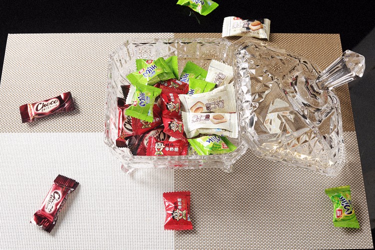 European-style luxurious crystal glass sugar jar, storage jar, dried fruit candy, snack jar, large coffee table with lid, decorative item, amber color detail image 5