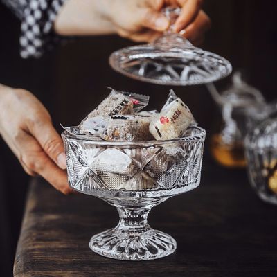 Creative glass transparent candy cups, sugar jars, dried fruit boxes, fruit boxes, storage jars, covered candy boxes