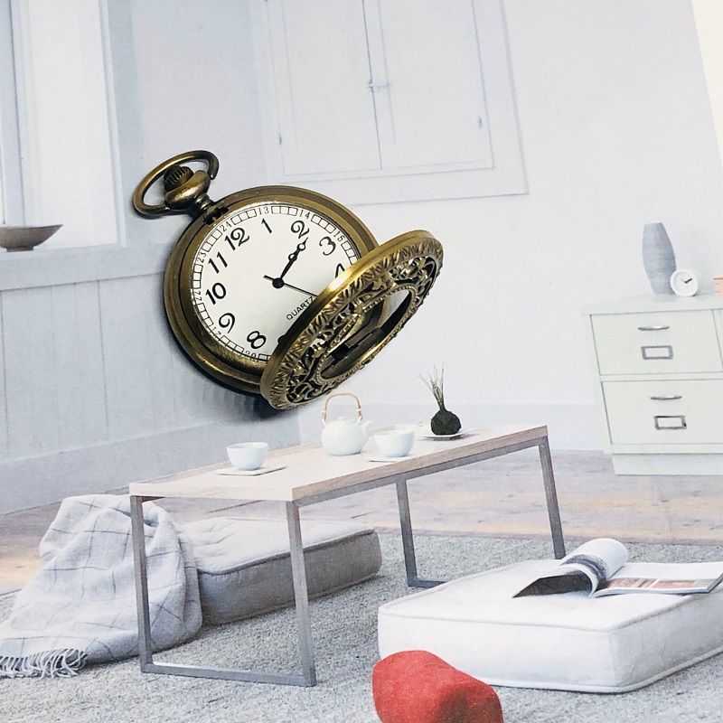A new personalized carved and skeletonized pocket watch, a retro and nostalgic classic flip quartz watch Application Scenario