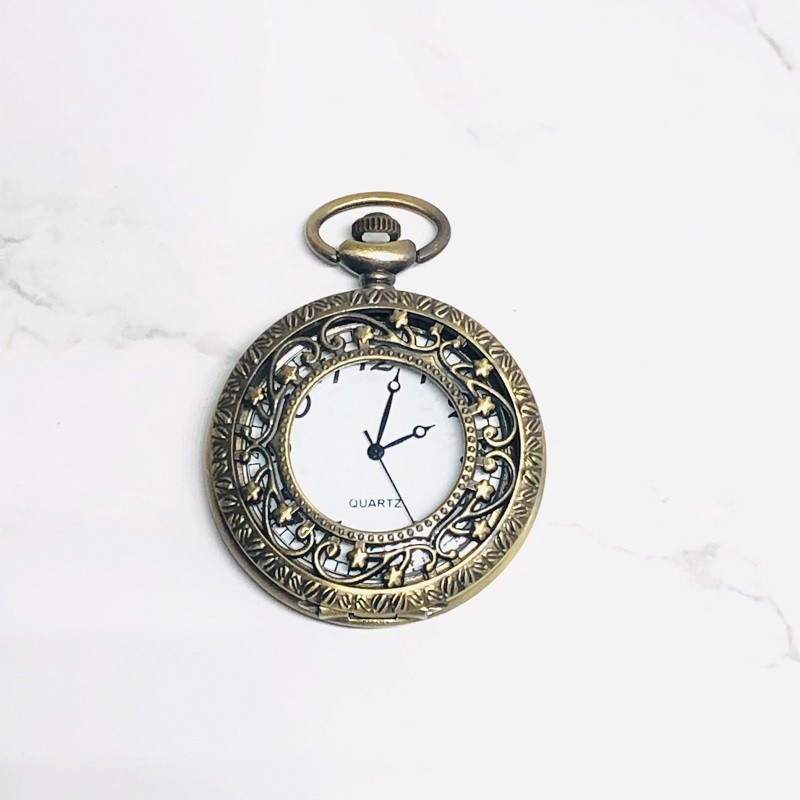 A new personalized carved and skeletonized pocket watch, a retro and nostalgic classic flip quartz watch pic 1