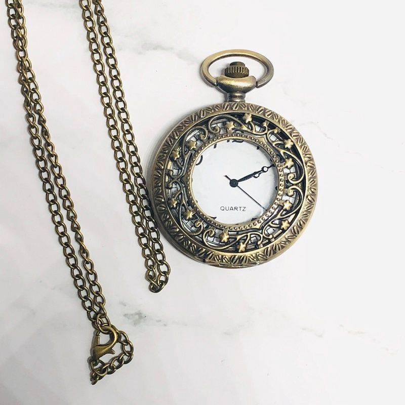 A new personalized carved and skeletonized pocket watch, a retro and nostalgic classic flip quartz watch Specification image
