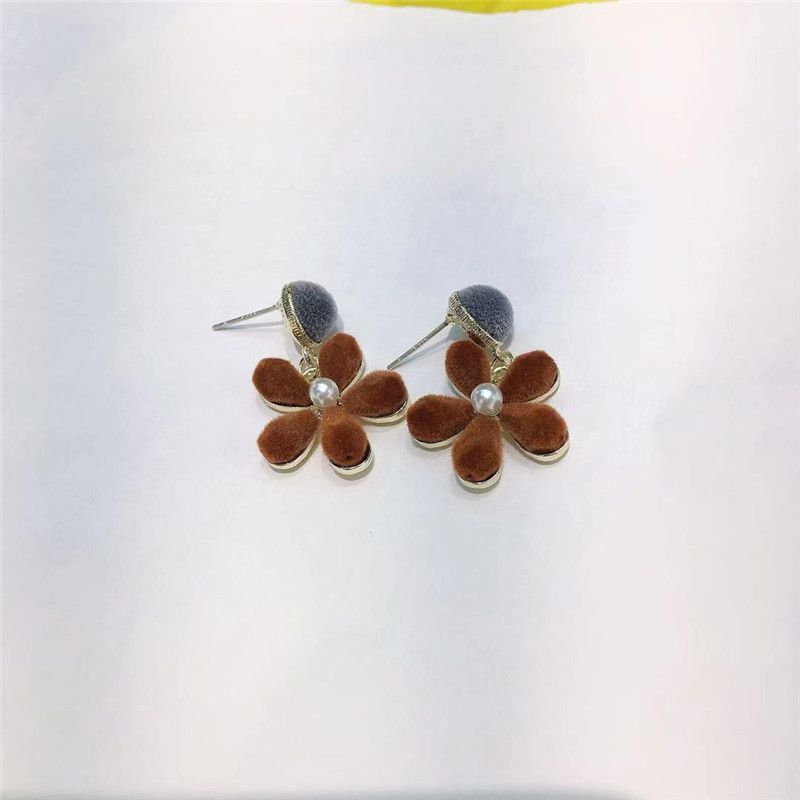 S925 Silver needle high-end glazed yellow-green large flower earrings, Hyuna style versatile, fresh and retro girl stud earrings Specification image