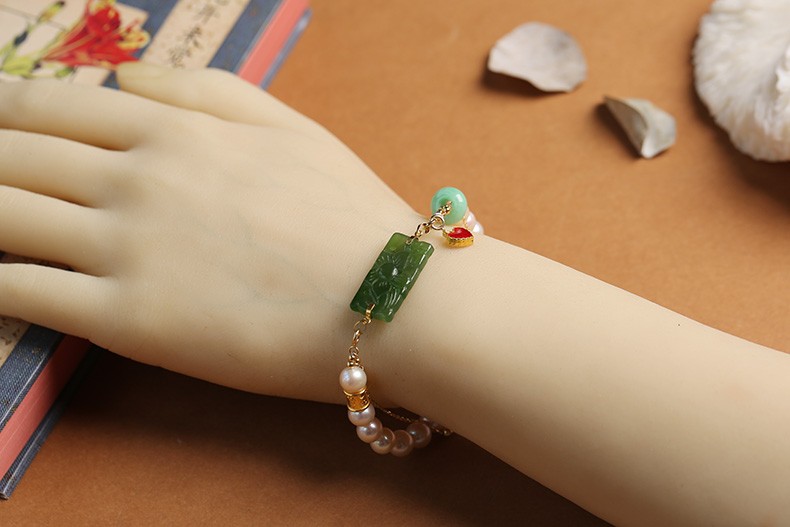 Natural freshwater pearl double-layer bracelet, jade carved square plate, beautiful matching pure gold 999 heart-shaped drip pendant bracelet detail image 6
