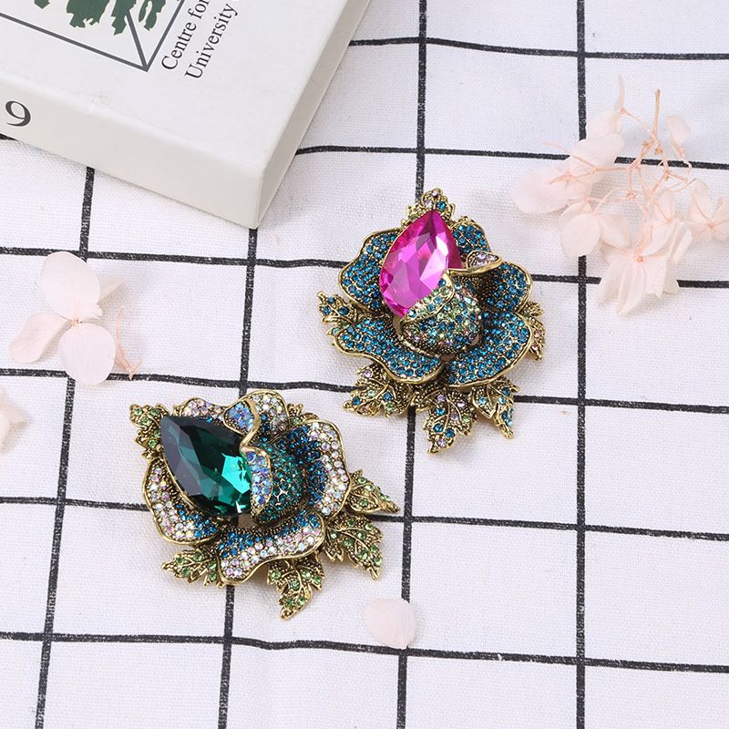 Manufacturers direct sales of crystal glass brick flower brooch