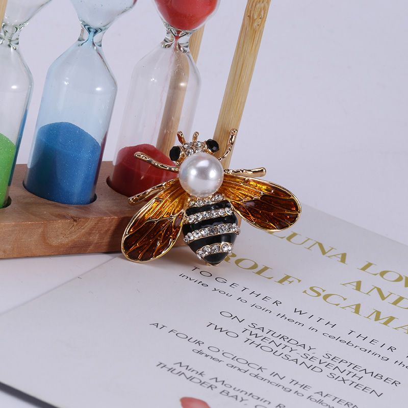 Manufacturers direct sales of small bees drop oil brooch clothing accessories