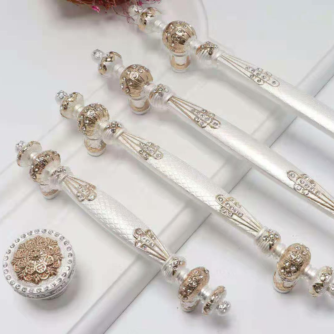 Zinc alloy handle with diamond, silver and white gold