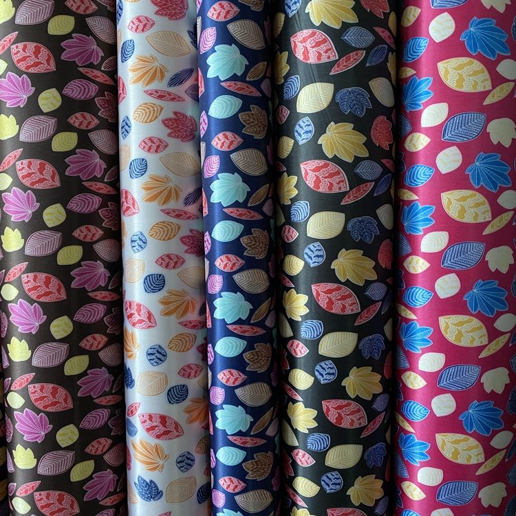 The color-printed series features 100% polyester fabric with PVC foam at the bottom for the printed leaves