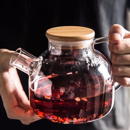 Glass kettle with lid, high-temperature filtering, cooling water kettle with lid, large-capacity teapot for brewing flower tea, double-layered glass cups, small size