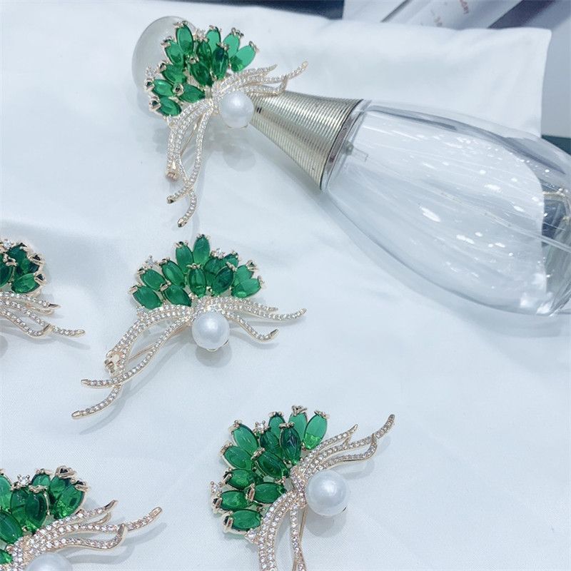 高端胸针女 配饰 简约 镶嵌绿锆石气质高雅高档气质高雅高贵典雅细节图
