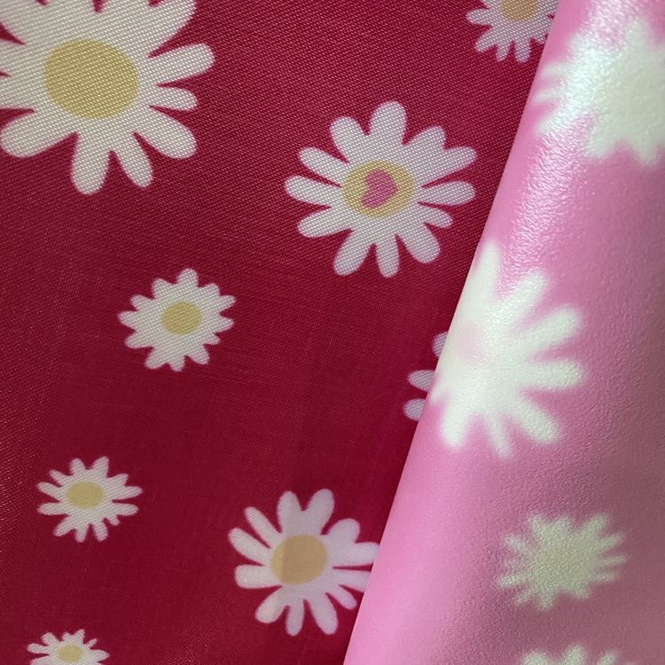 The "National Trend Color Ding Printing Series" for printing small chrysanthemums is made of 100% polyester fabric with PVC foam at the bottom