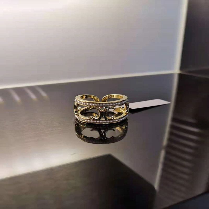 A simple pair of rings by Japanese and South Korean Internet celebrities and trendsetters, with a cold and unique style of finger ring jewelry