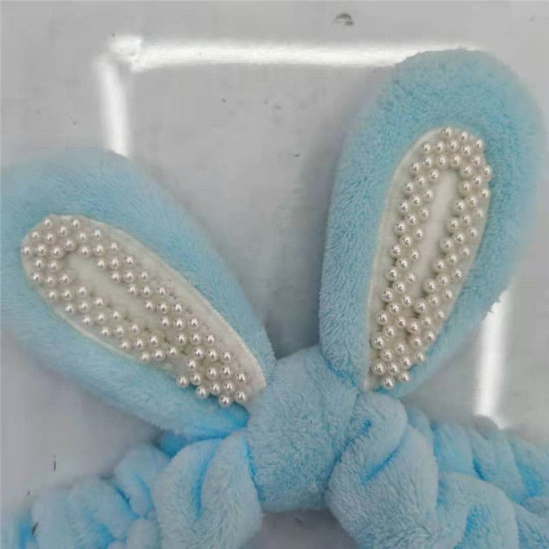 Half the Sky Accessories, a popular online hit, features a plush rabbit-ear women's fashionable makeup hair band, sleeping headband and headwear Application Scenario