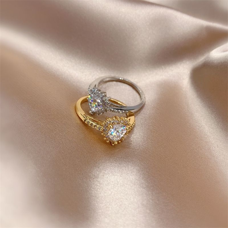 网红时尚潮流百搭仿真钻戒 锆石婚戒款女经典款