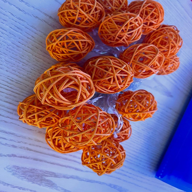 永辉彩灯镂空毛线球彩灯详情图1