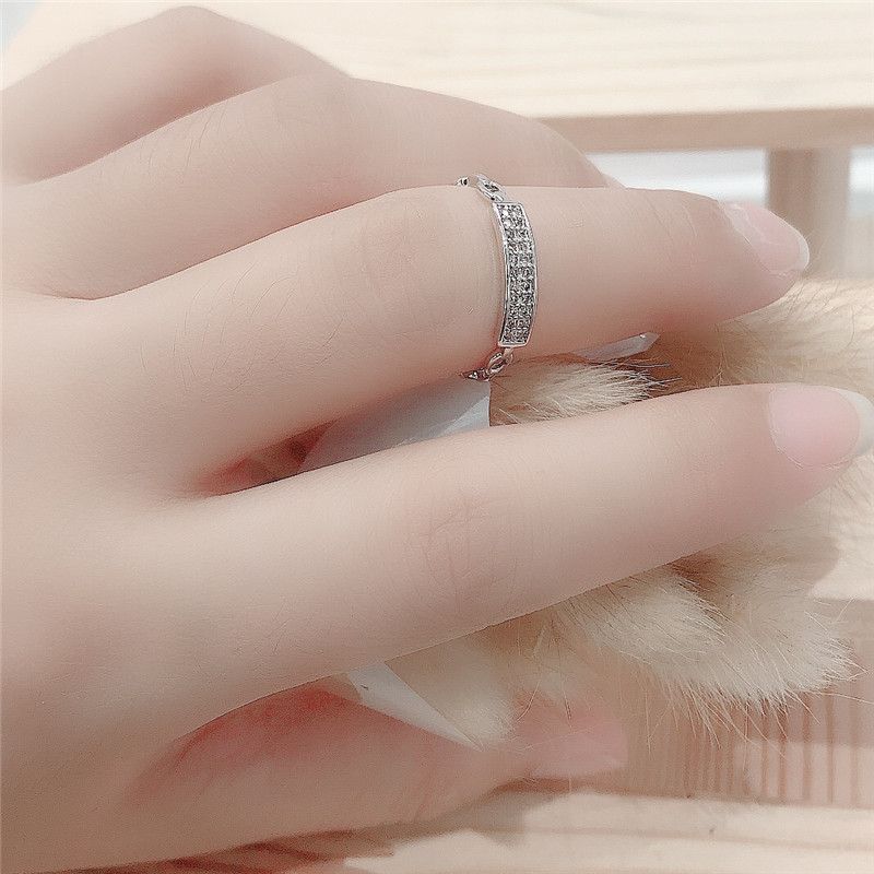 A super beautiful, fashionable, elegant and versatile ring with an adjustable opening for women Application Scenario