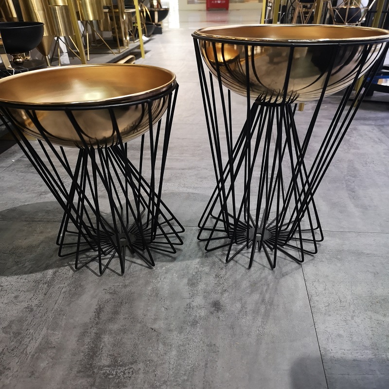 欧艺世佳轻奢风铁艺花器交叉干花华艺客厅摆件