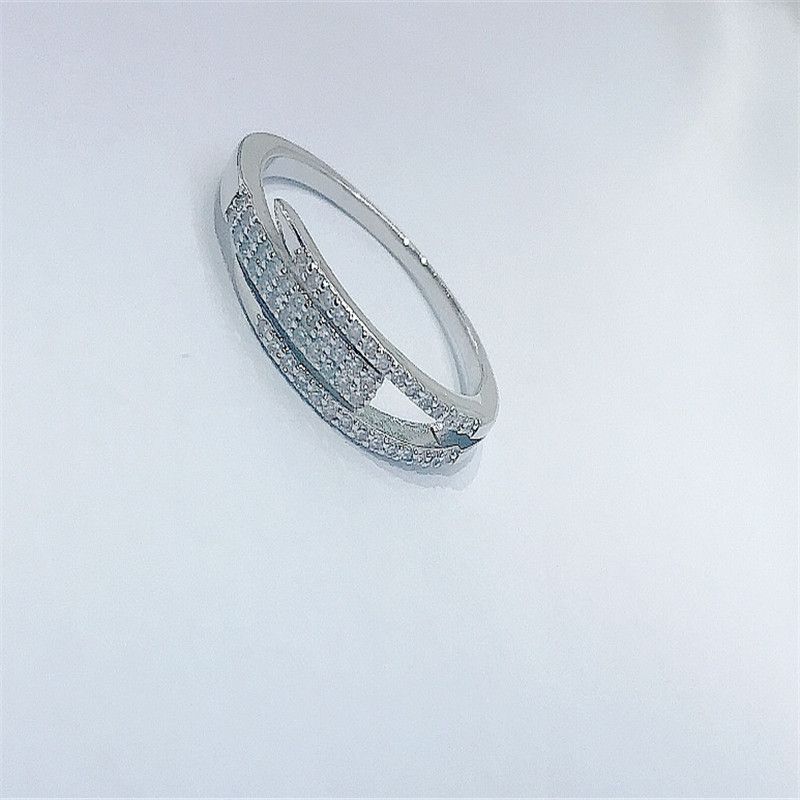 A super beautiful, fashionable, elegant and versatile ring with an adjustable opening for women details Picture