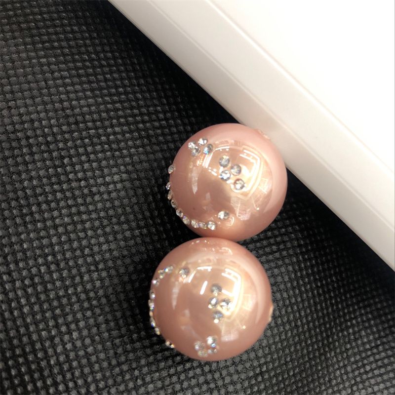 Pearl dot diamond