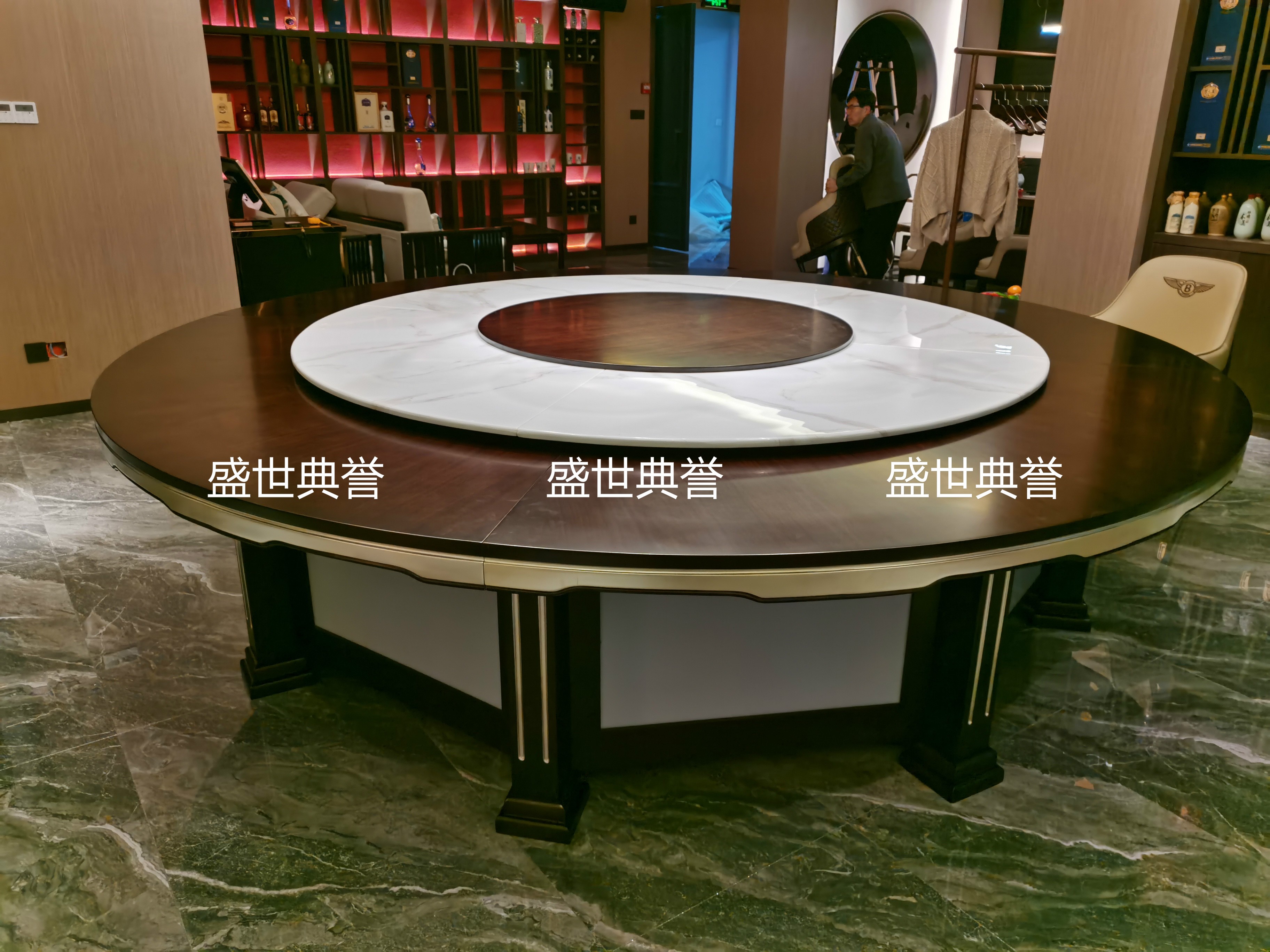 武汉度假酒店包厢实木桌会所现代轻奢电动转盘餐桌饭店电动大圆桌
