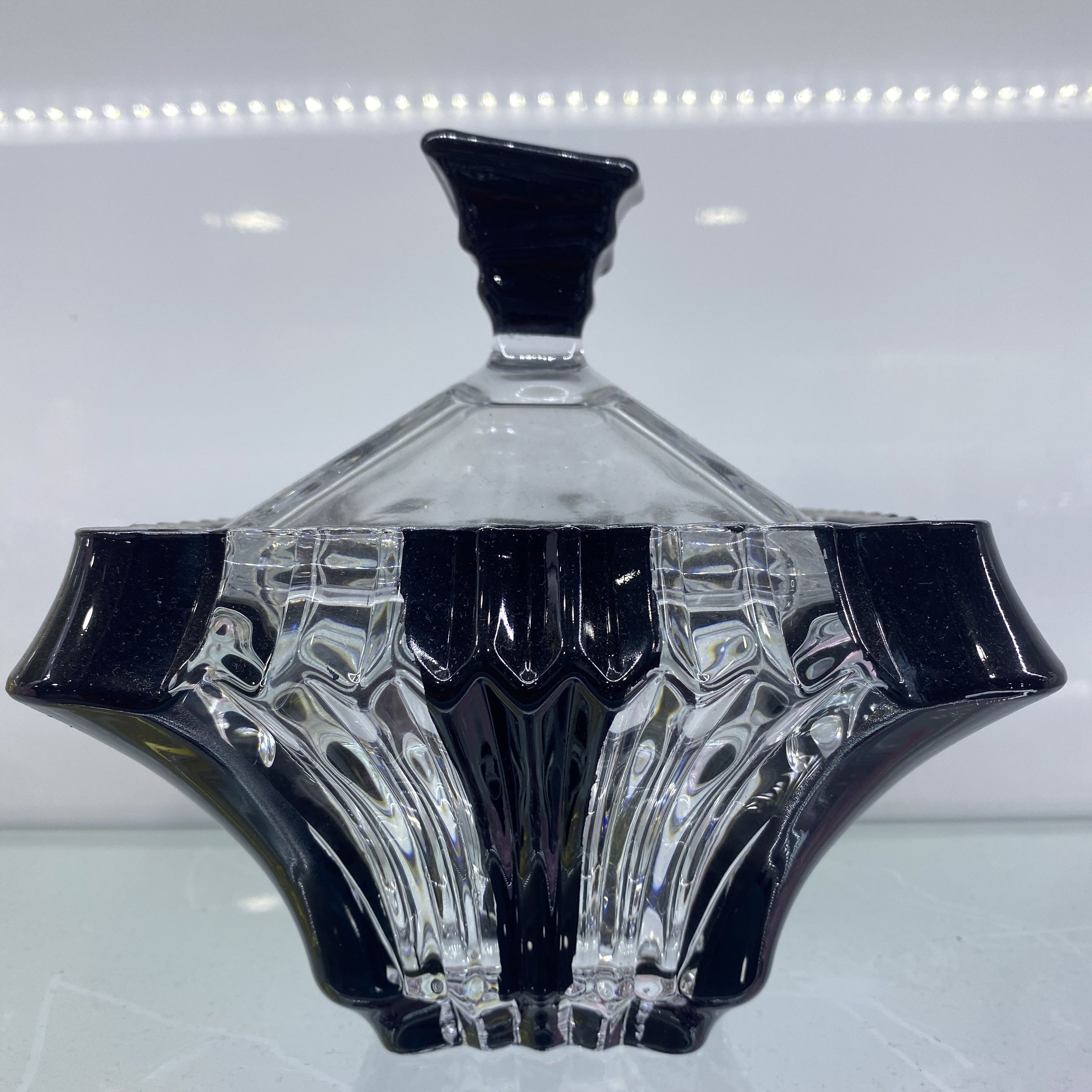 Modern and simple striped lead-free glass candy jar, wedding candy box, storage jar, storage jar cover, black style