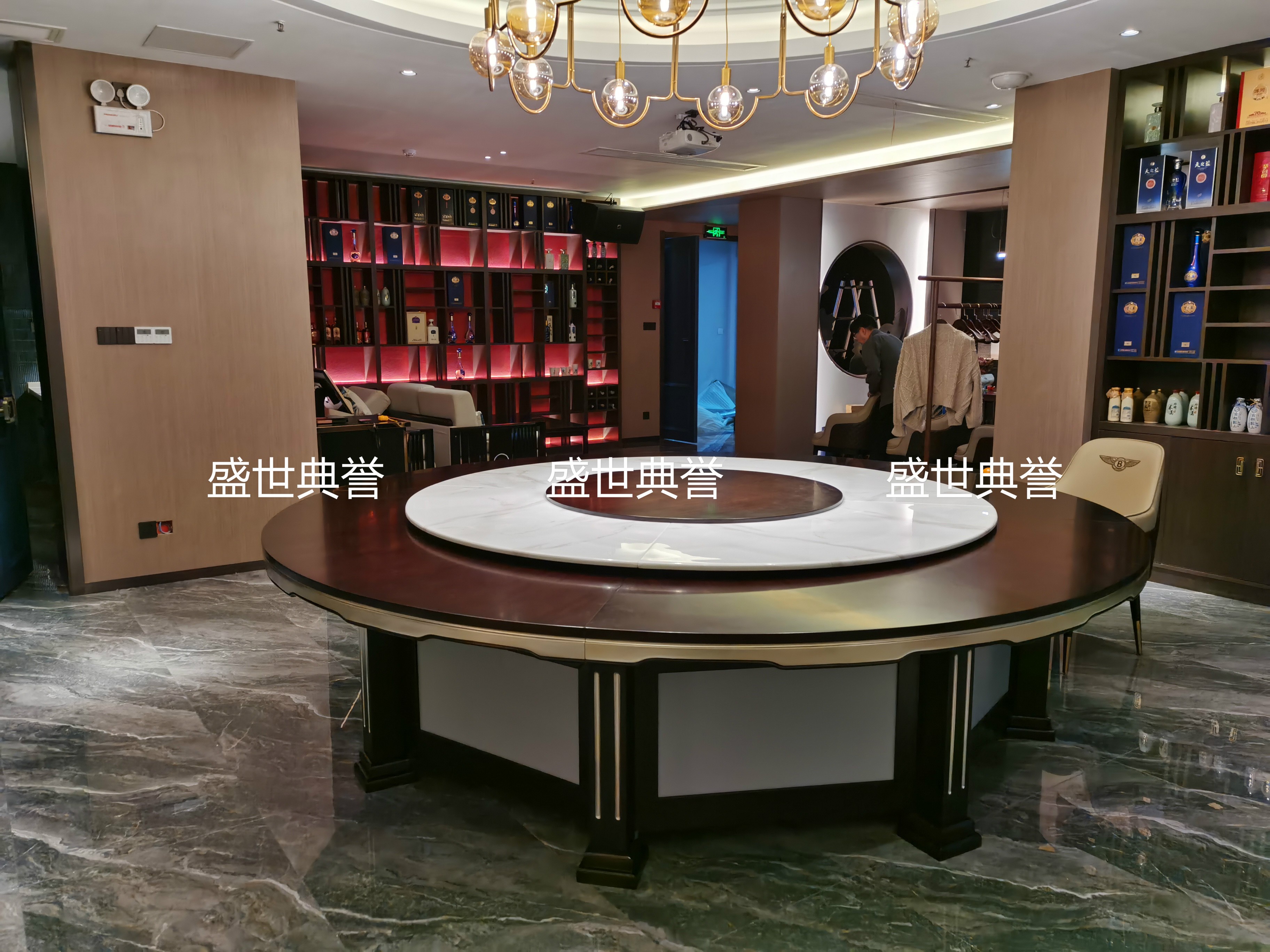 武汉度假酒店包厢实木桌会所现代轻奢电动转盘餐桌饭店电动大圆桌