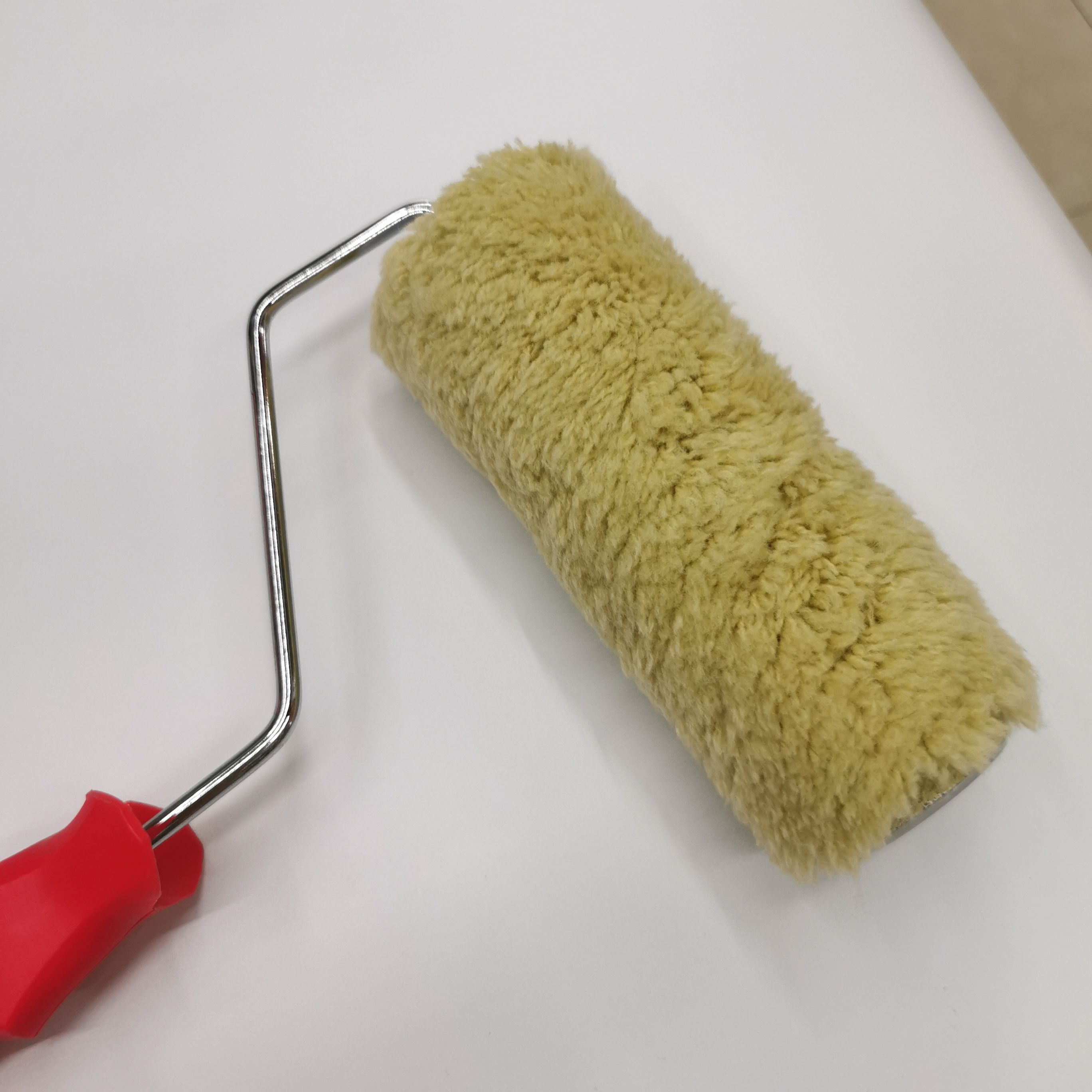 This is a high-end, practical and good-looking style of roller brush. It is a 9-inch fruit green roller brush with a diameter of 38MM Specification image