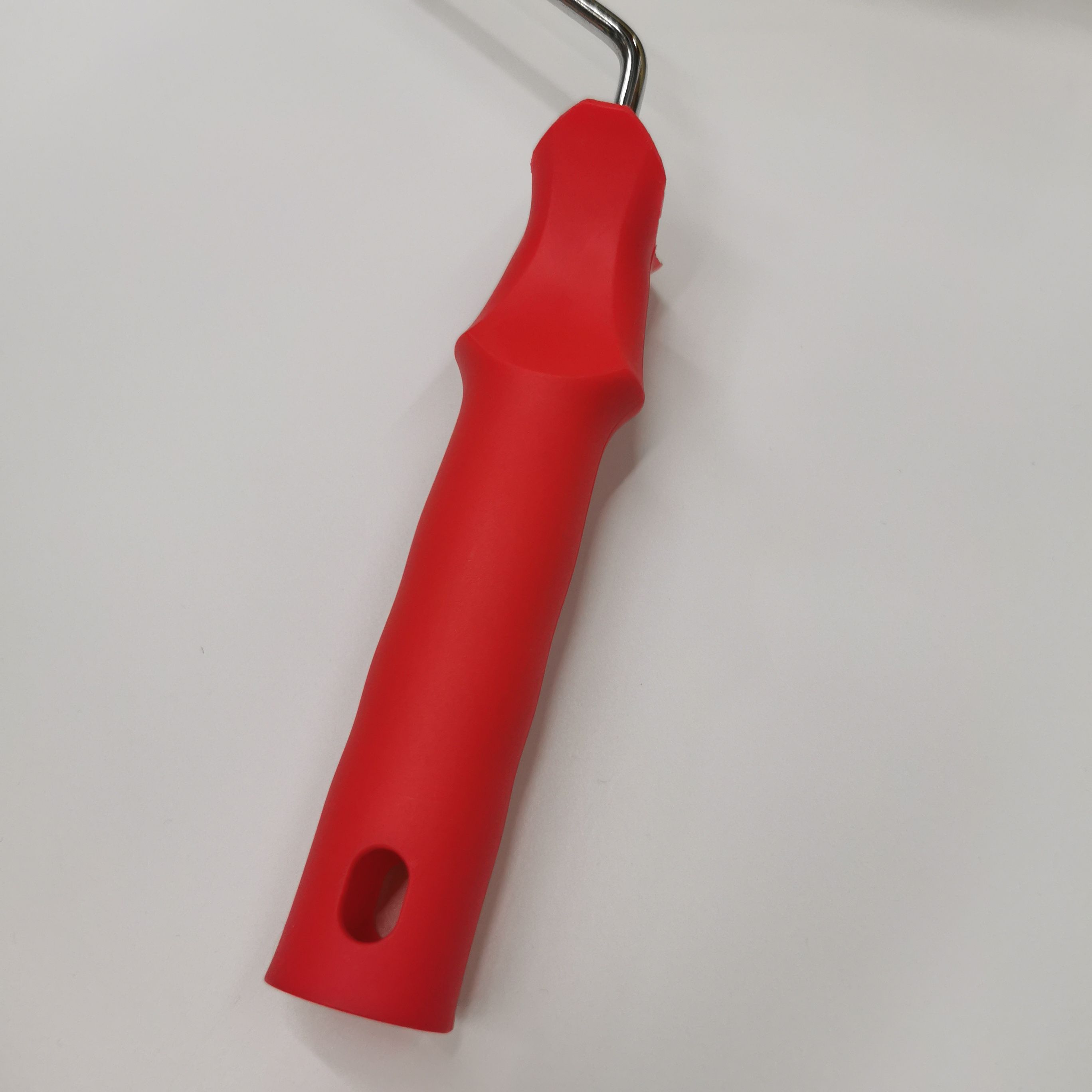 This is a high-end, practical and good-looking style of roller brush. It is a 9-inch fruit green roller brush with a diameter of 38MM Application Scenario
