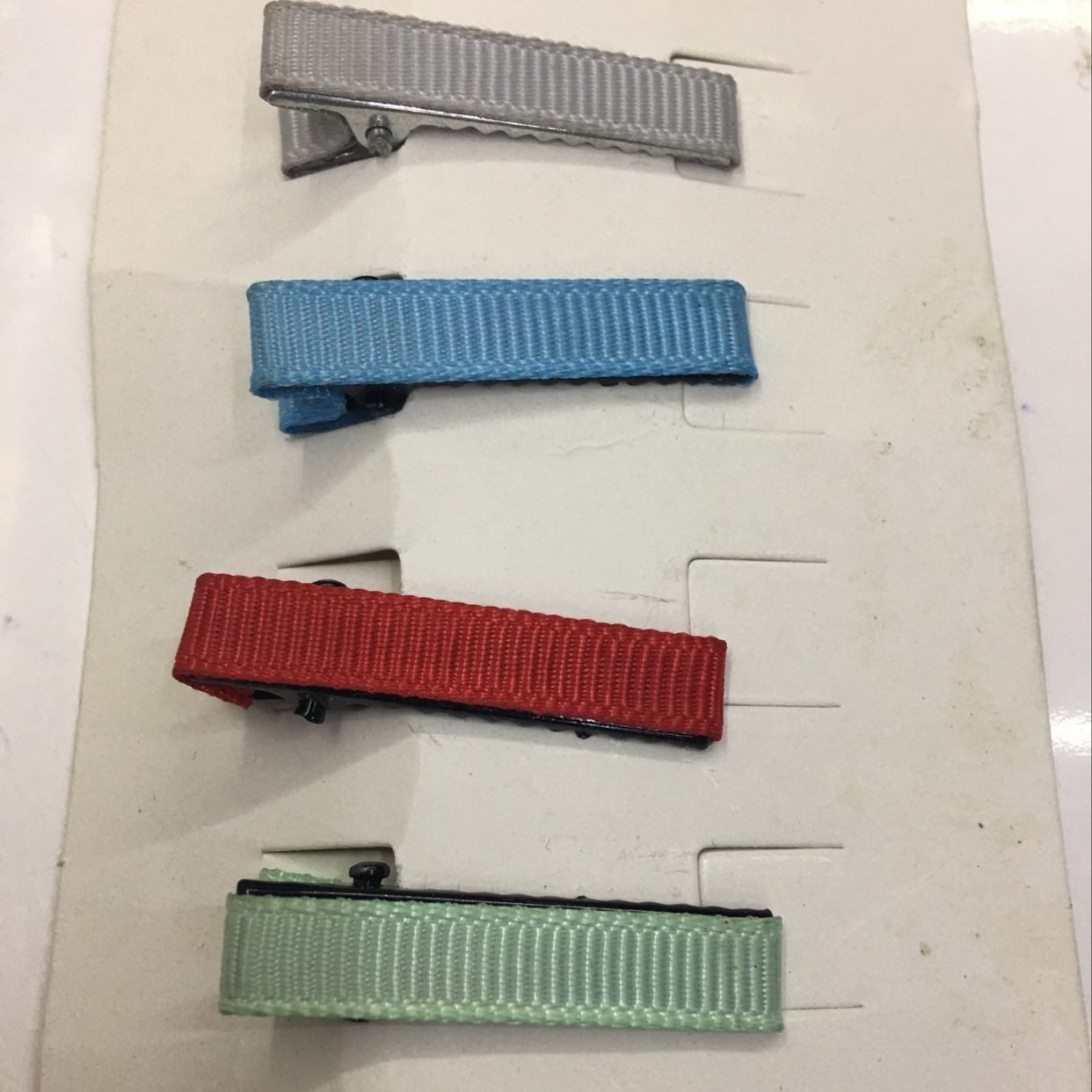 Classic style color woven 3.5-inch duckbill hair clip accessory detail image 1