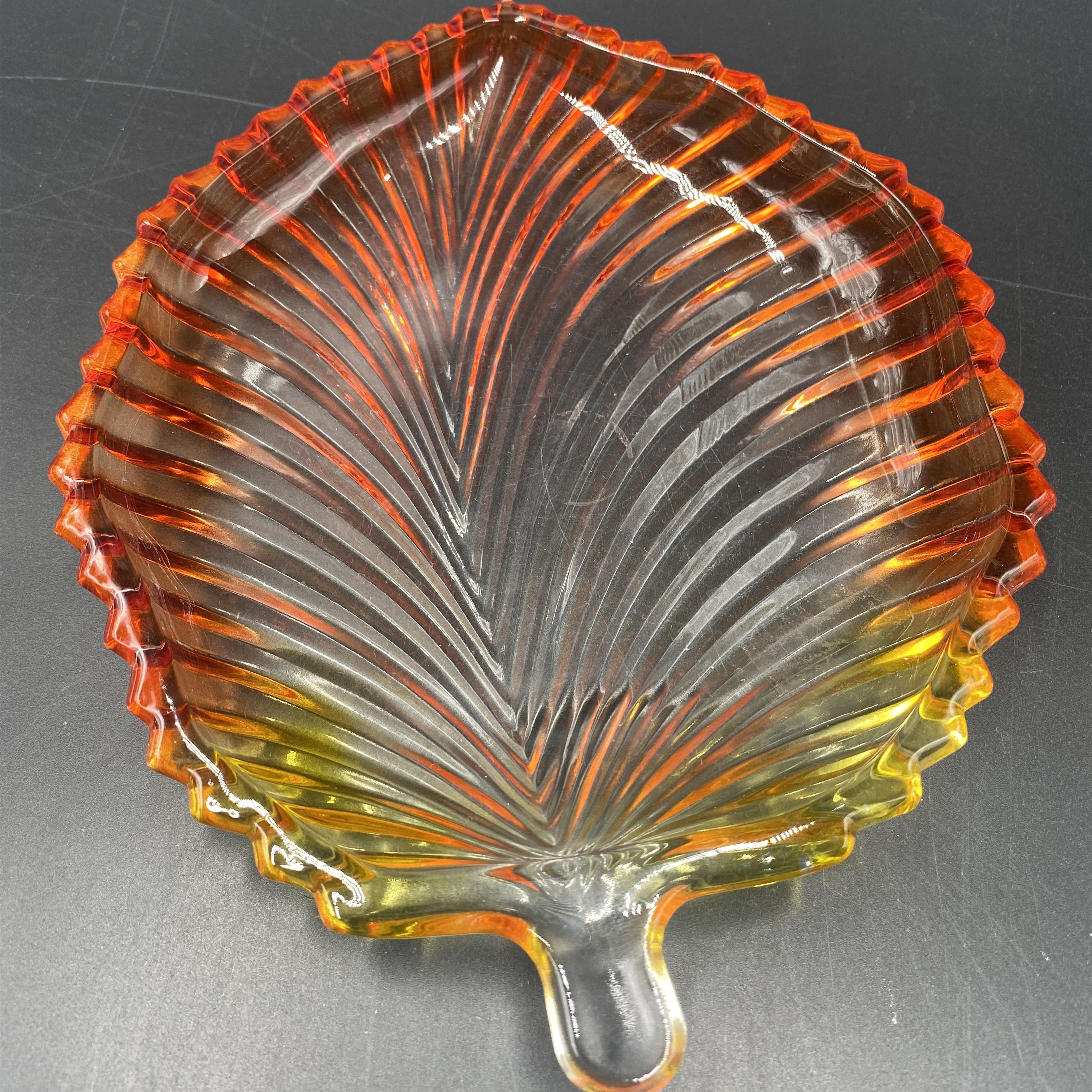 Glass fruit plate, creative leaf fruit plate, living room household sunflower seed dried fruit candy plate, European-style small snack plate